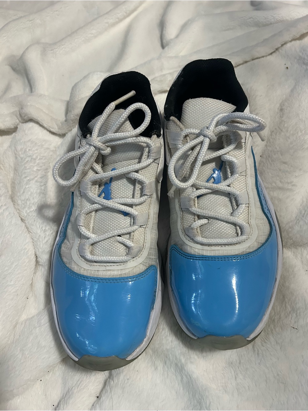 Nike Men's Light Blue and White Athletic Sneakers